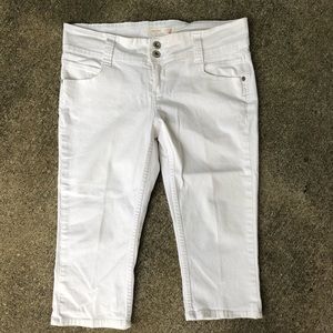 😊 Sz 9 No Boundaries White Denim Capris